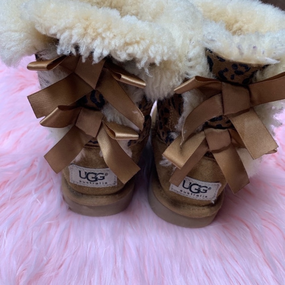 Cheetah bow Ugg size 10 girls